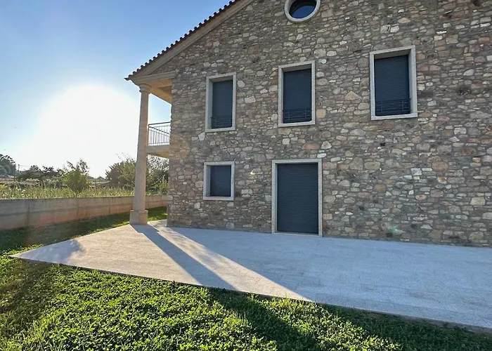 Belle Et Grande Maison Parada Braganca Portugal 度假居 *