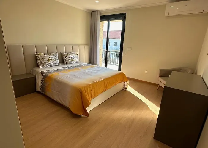 Belle Et Grande Maison Parada Braganca Portugal Bicas